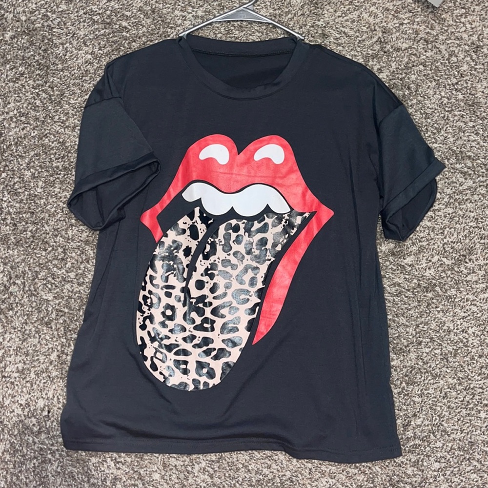 Gray graphic tee